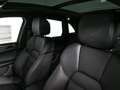 New 2026 Porsche Macan image 5