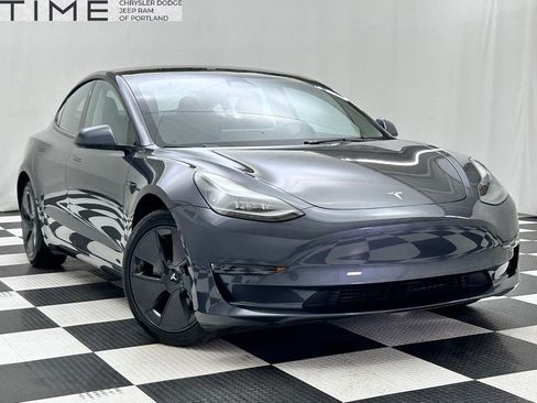 Used 2023 Tesla Model 3 Standard Range image 1