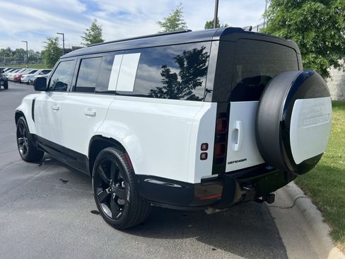 Used 2025 Land Rover Defender 130 X-Dynamic SE AWD/4WD image 7