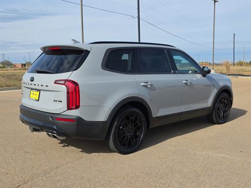 Used 2021 Kia Telluride SX w/ SX Prestige Package image 8