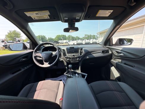 Used 2022 Chevrolet Equinox RS w/ Infotainment Package image 12