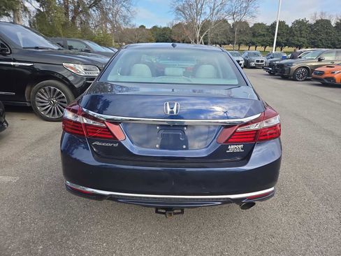 Used 2017 Honda Accord EX image 7