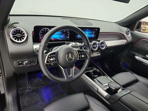 Used 2023 Mercedes-Benz GLB 250 image 9