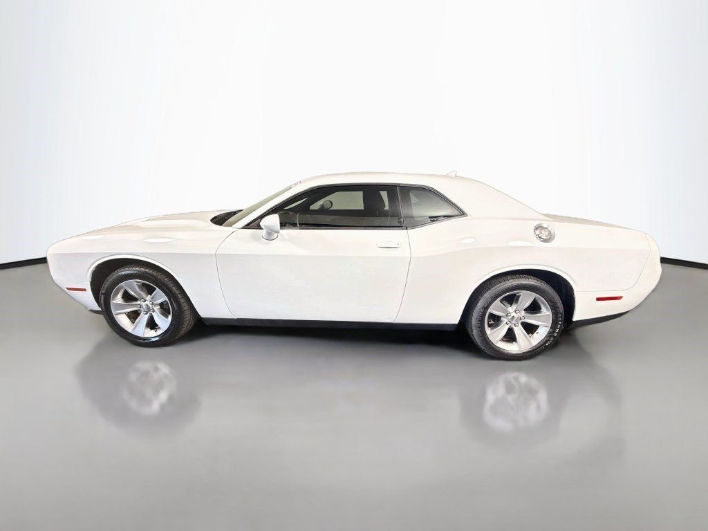 Used 2017 Dodge Challenger SXT w/ Driver Convenience Group RWD image 6