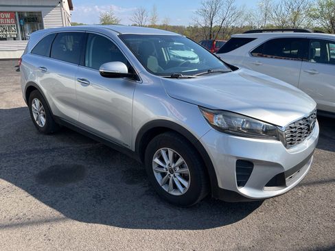 Used 2019 Kia Sorento AWD V6 image 4