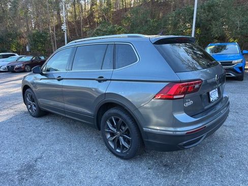 Used 2022 Volkswagen Tiguan SE w/ Panoramic Sunroof Package image 40