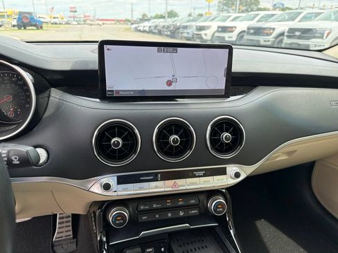 Used 2022 Kia Stinger GT2 RWD image 11