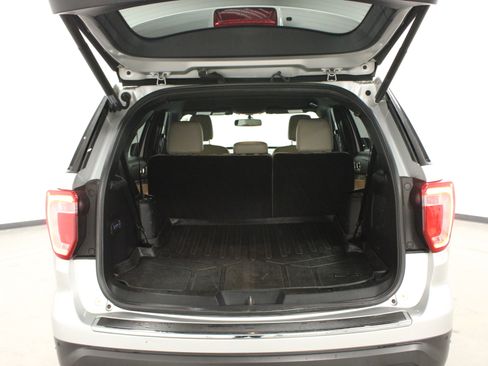 Used 2019 Ford Explorer Limited w/ Class III Trailer Tow Package image 12