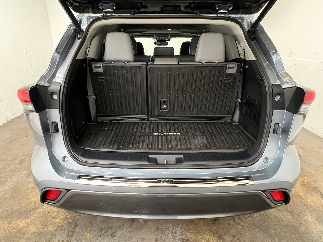 Used 2021 Toyota Highlander Limited AWD/4WD image 32