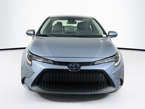 Used 2020 Toyota Corolla LE FWD image 2