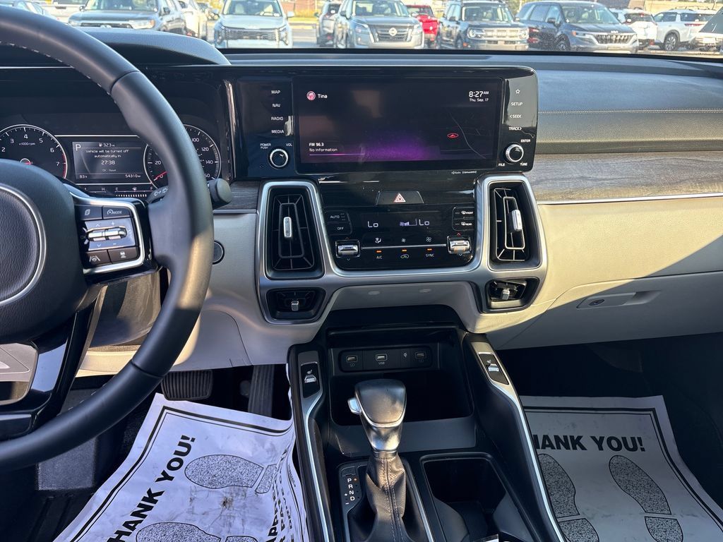 Used 2022 Kia Sorento EX w/ Panoramic Sunroof Package FWD image 17