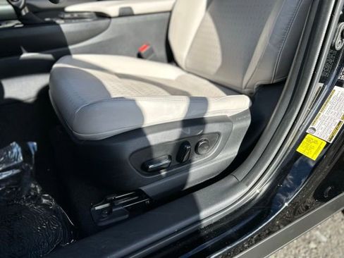 Certified 2022 Lexus UX 250h w/ Accessory Package (Z1) image 16