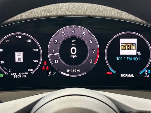 Used 2025 Porsche Panamera RWD image 18