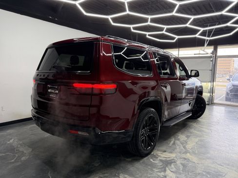 Used 2024 Jeep Wagoneer Series II image 3