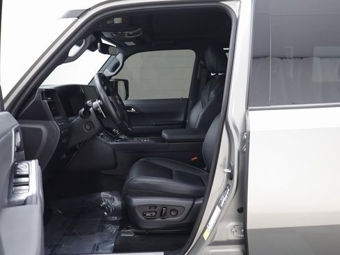 Used 2024 Lexus GX 550 w/ Accessory Package (Z1) image 5