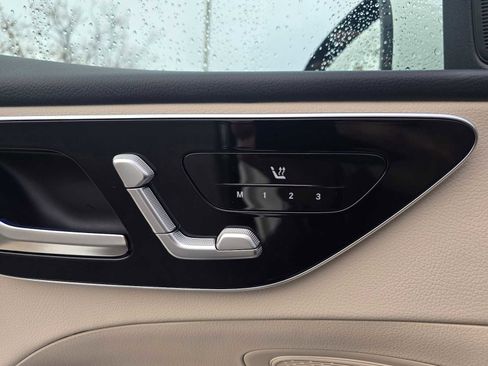 Used 2025 Mercedes-Benz C 300 Sedan image 25