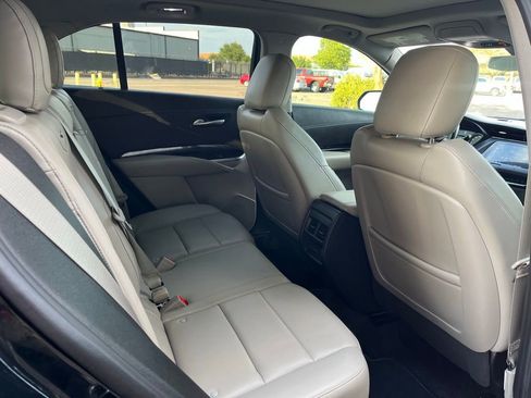 Used 2020 Cadillac XT4 Luxury w/ Cold Weather Package image 15