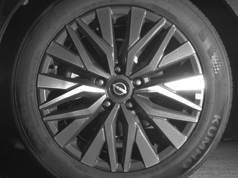 Used 2025 Nissan Altima 2.5 SV FWD image 12