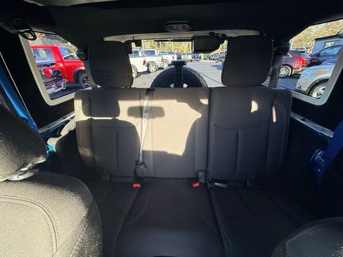 Used 2015 Jeep Wrangler Unlimited Sahara w/ Connectivity Group image 26