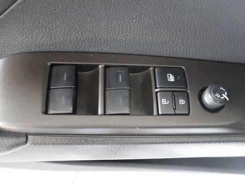 Used 2022 Toyota Camry SE FWD image 11