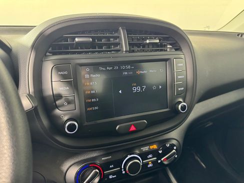 Used 2025 Kia Soul LX w/ LX Technology Package FWD image 23
