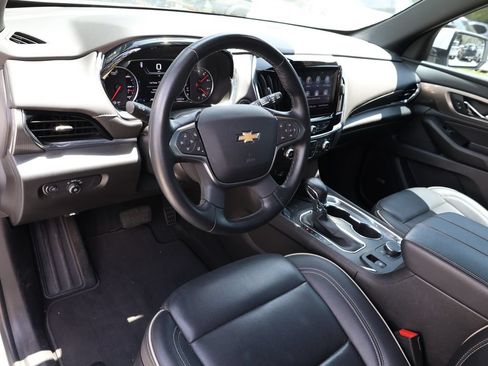 Used 2023 Chevrolet Traverse Premier FWD image 16