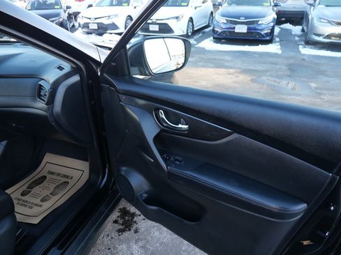 Used 2018 Nissan Rogue SV w/ Premium Package image 20