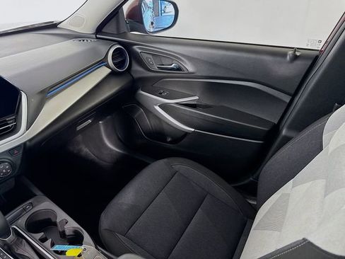 Used 2024 Chevrolet Trax LS w/ LS Convenience Package FWD image 24