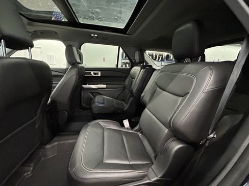 Used 2022 Ford Explorer XLT w/ Equipment Group 202A image 14