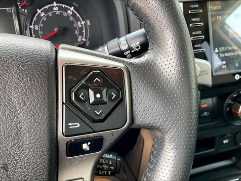 Used 2022 Toyota 4Runner SR5 Premium w/ Moonroof Package AWD/4WD image 25
