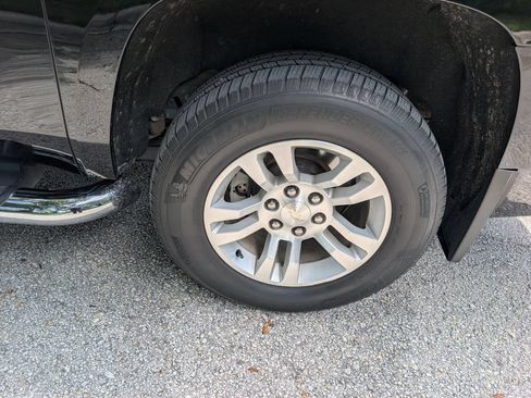 Used 2019 Chevrolet Suburban LT AWD/4WD image 13