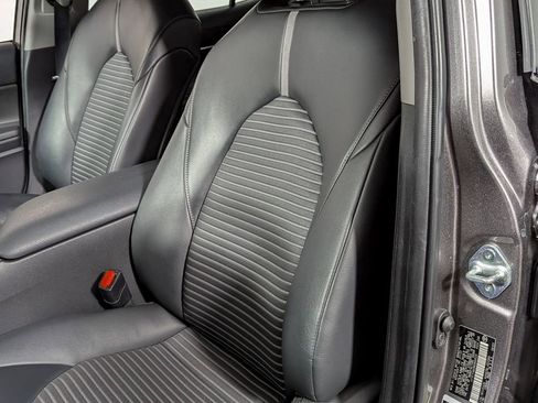 Used 2022 Toyota Camry SE w/ Convenience Package image 16