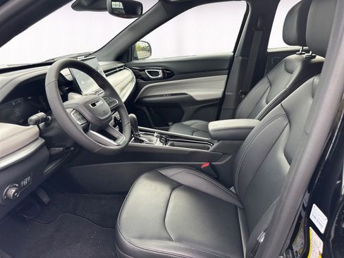 Used 2026 Jeep Compass Limited w/ Sun, Sound & Navigation Group image 9