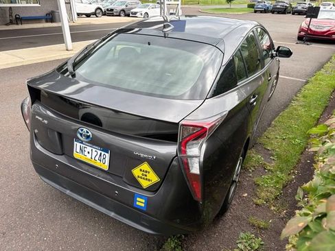 Used 2017 Toyota Prius Three FWD image 11