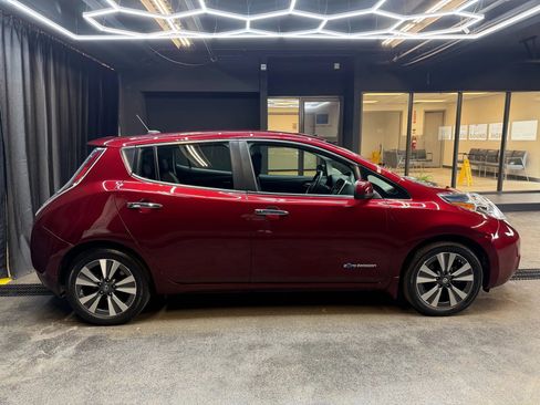 Used 2017 Nissan Leaf SL w/ Premium Package image 8