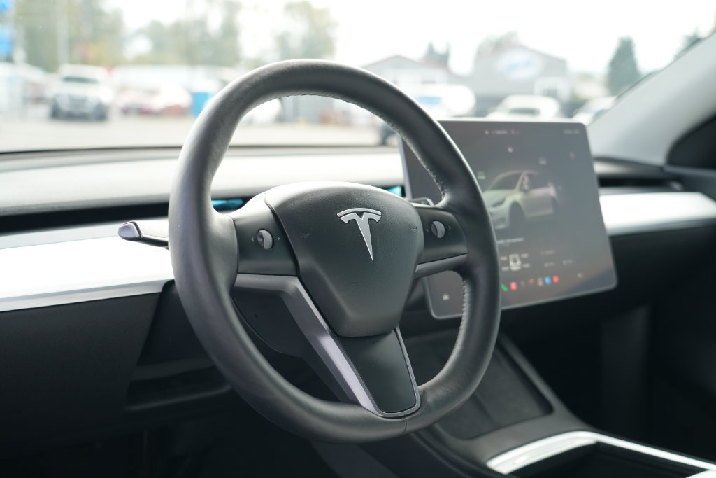 Used 2022 Tesla Model Y Performance AWD/4WD image 13