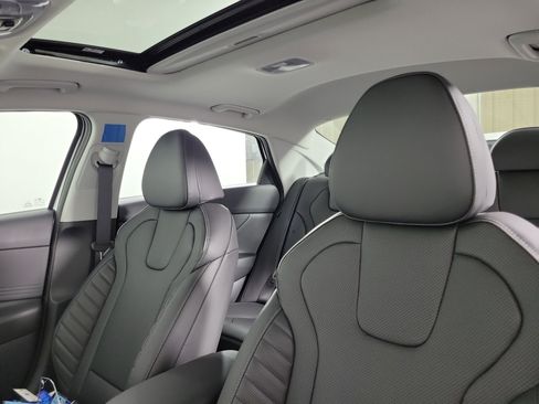 New 2025 Hyundai Elantra Limited image 27