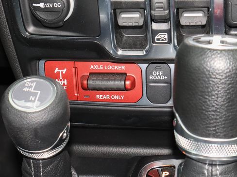 Used 2024 Jeep Wrangler Willys AWD/4WD image 11