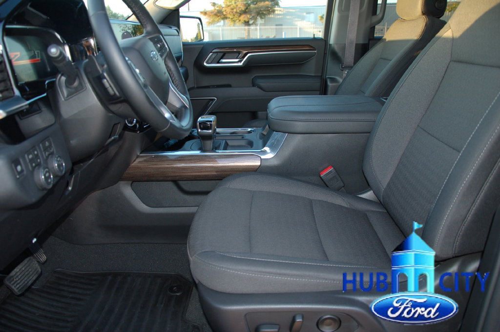 Used 2026 Chevrolet Silverado 1500 RST w/ Z71 Off-Road Package AWD/4WD image 8