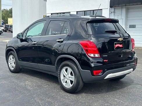 Used 2020 Chevrolet Trax LT w/ LT Convenience Package FWD image 3