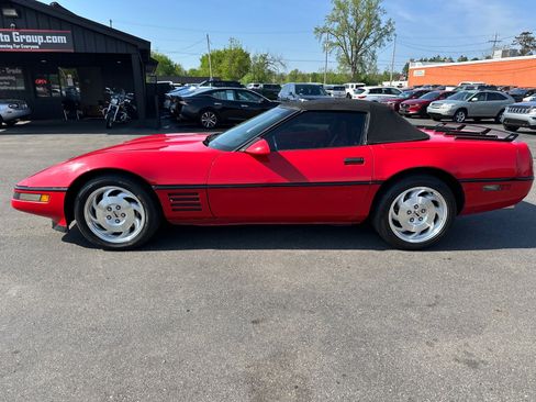 Used 1992 Chevrolet Corvette Convertible RWD image 2