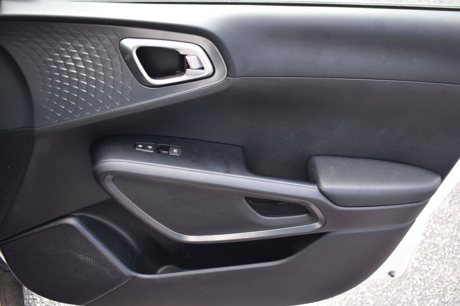 Used 2021 Kia Soul S FWD image 13