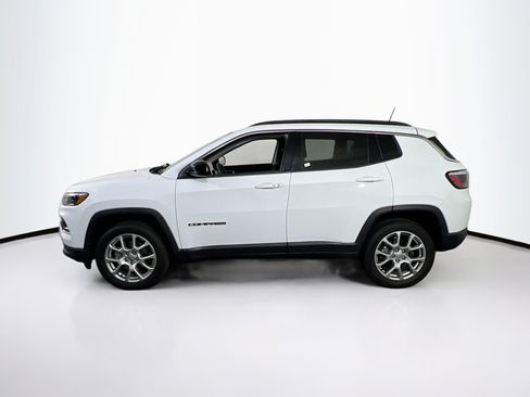 Used 2022 Jeep Compass Latitude AWD/4WD image 8