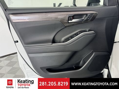 New 2026 Toyota Highlander Limited image 13