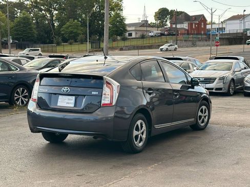 Used 2013 Toyota Prius Two w/ Preferred Accessory Pkg FWD image 2