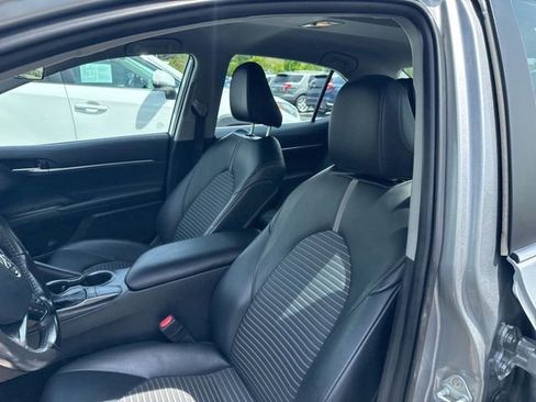 Used 2022 Toyota Camry SE FWD image 9