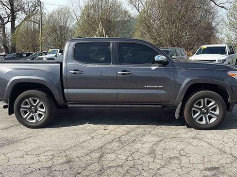 Used 2018 Toyota Tacoma Limited image 18