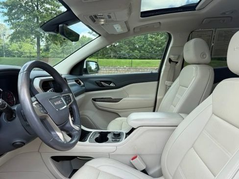 Used 2022 GMC Acadia Denali w/ Denali Ultimate Package FWD image 13