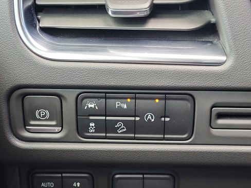 Used 2023 Chevrolet Tahoe Premier AWD/4WD image 32