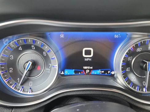 Used 2021 Chrysler 300 Touring w/ Sport Appearance Package AWD/4WD image 19